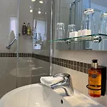 Ariel House Gasthuis 4*