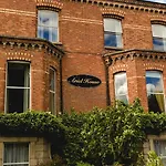 Ariel House بيت ضيافة